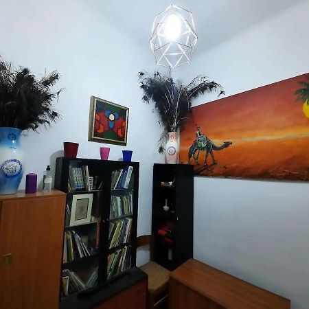 Private Room In A Quiet Apartment In The City Center Милано Екстериор снимка