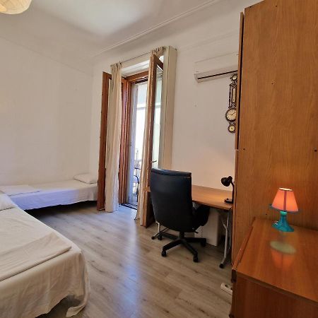 Private Room In A Quiet Apartment In The City Center Милано Екстериор снимка