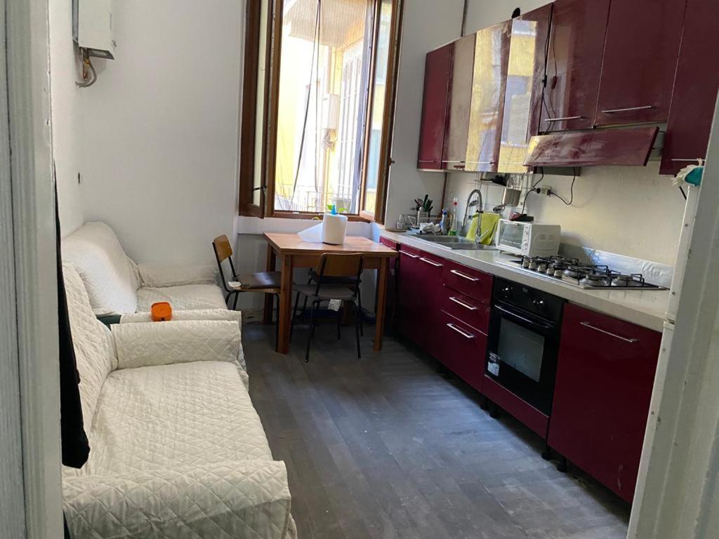 Private Room In A Quiet Apartment In The City Center Милано Екстериор снимка