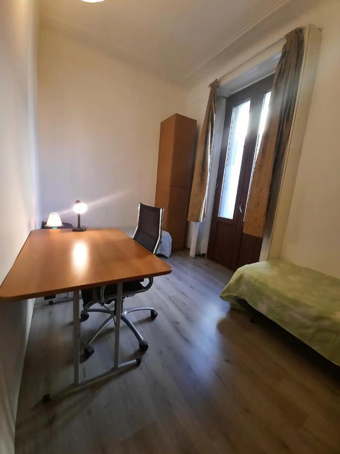 Private Room In A Quiet Apartment In The City Center Милано Екстериор снимка