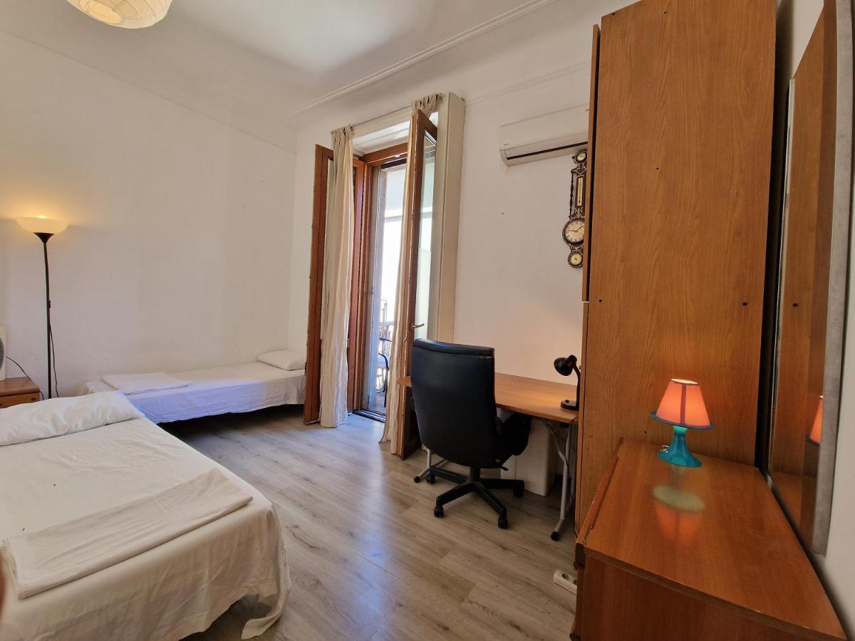 Private Room In A Quiet Apartment In The City Center Милано Екстериор снимка