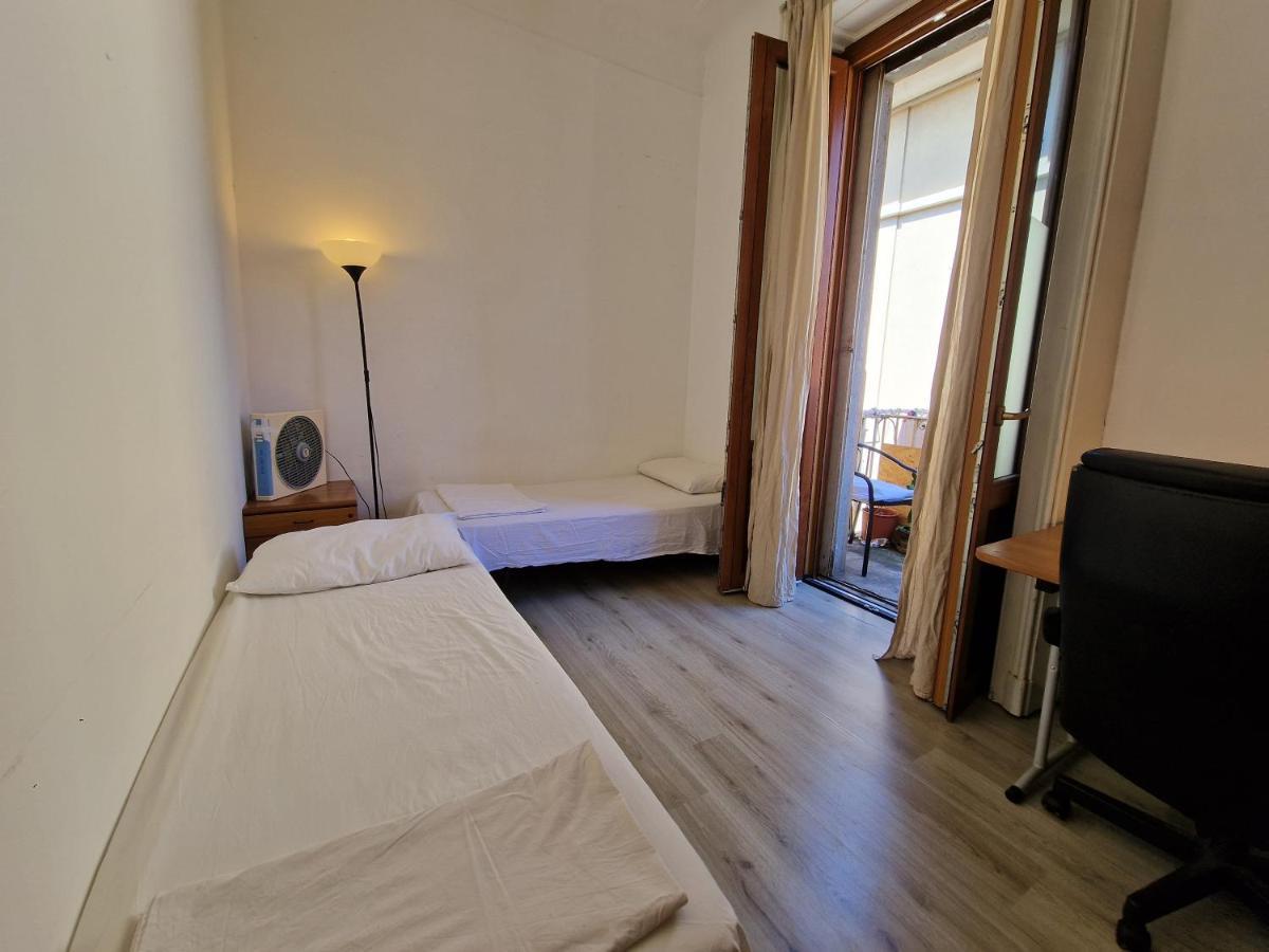 Private Room In A Quiet Apartment In The City Center Милано Екстериор снимка