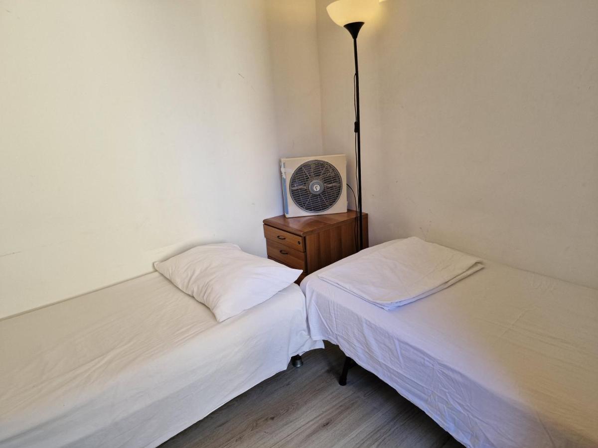 Private Room In A Quiet Apartment In The City Center Милано Екстериор снимка