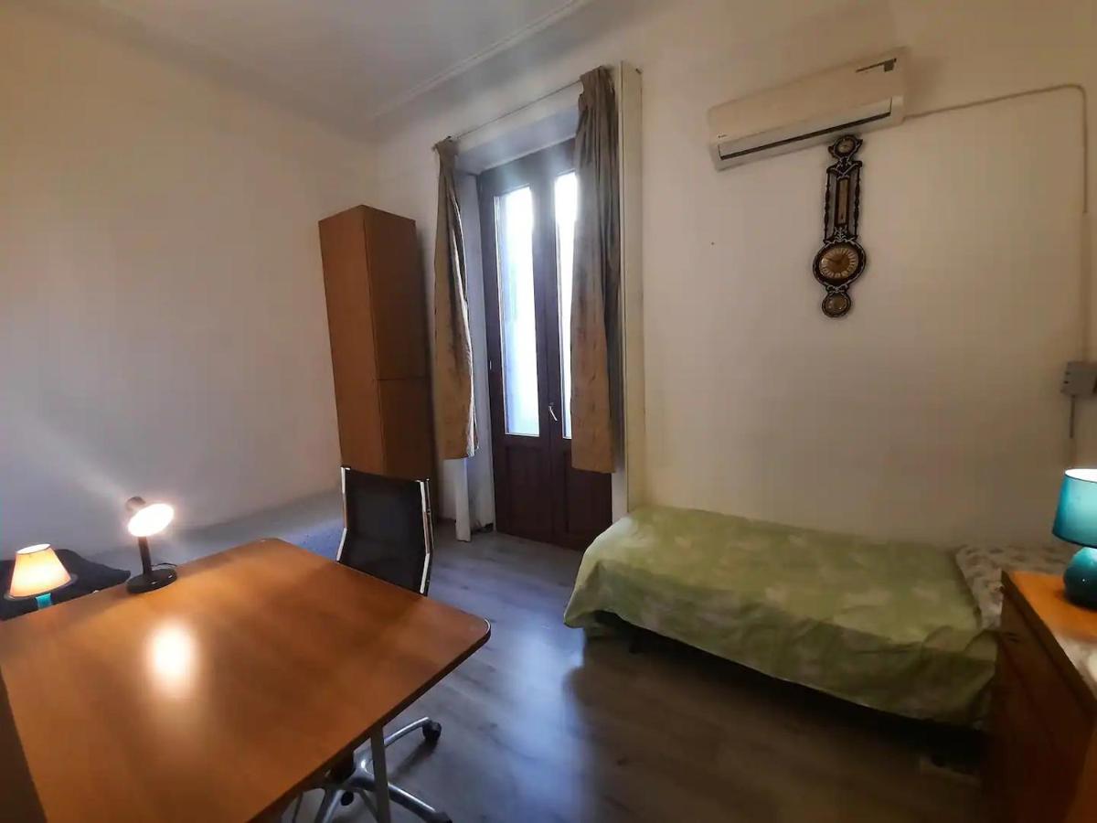 Private Room In A Quiet Apartment In The City Center Милано Екстериор снимка