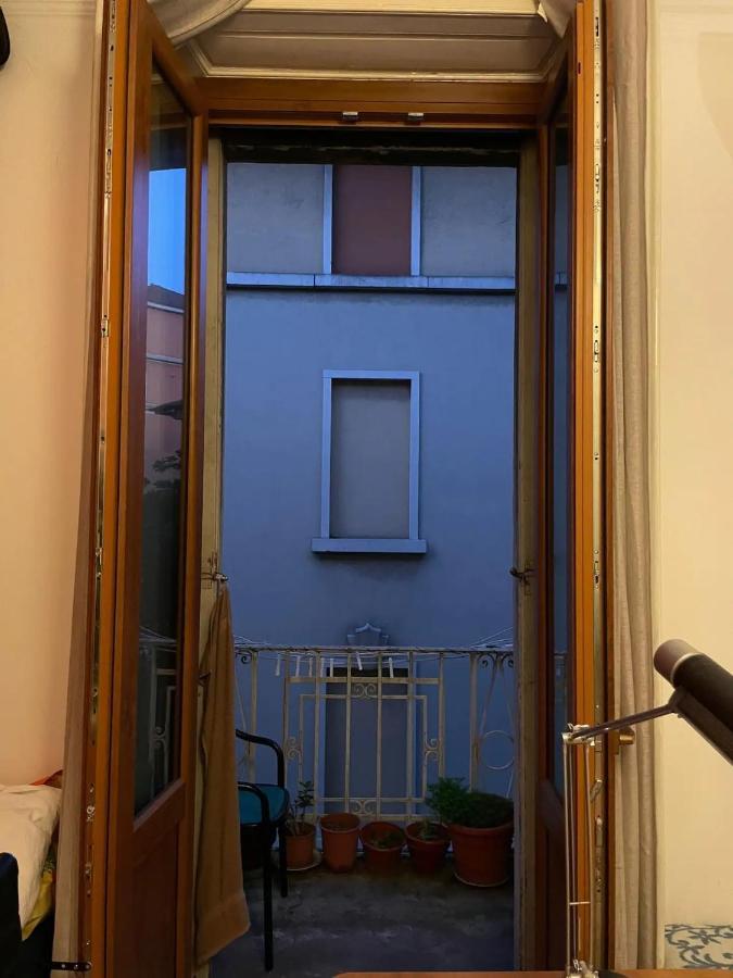 Private Room In A Quiet Apartment In The City Center Милано Екстериор снимка