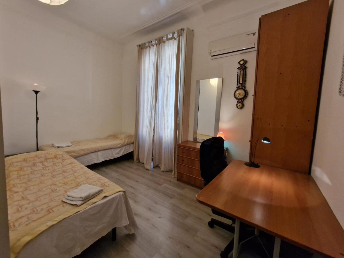 Private Room In A Quiet Apartment In The City Center Милано Екстериор снимка